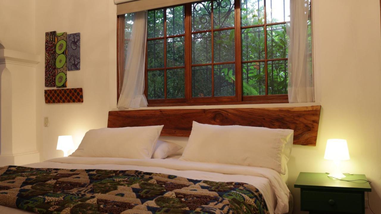 Iguanazu Bed & Breakfast Guayaquil Exterior photo